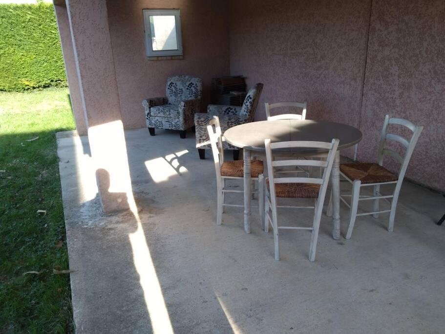 Comme A La Maison ! Chavanoz Extérieur photo