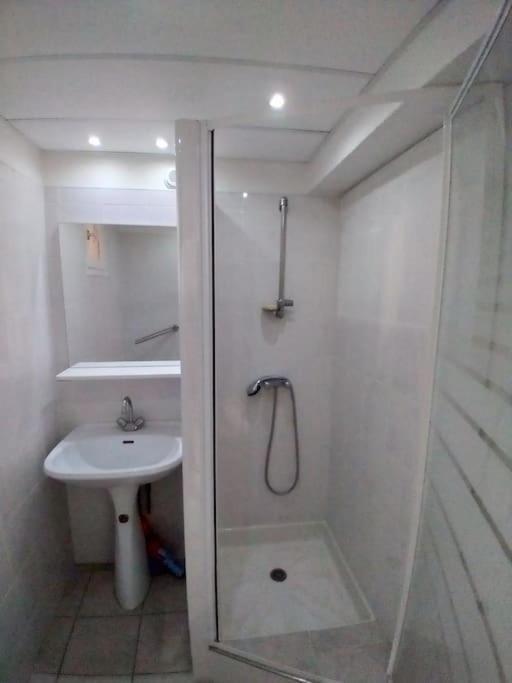 Comme A La Maison ! Chavanoz Extérieur photo